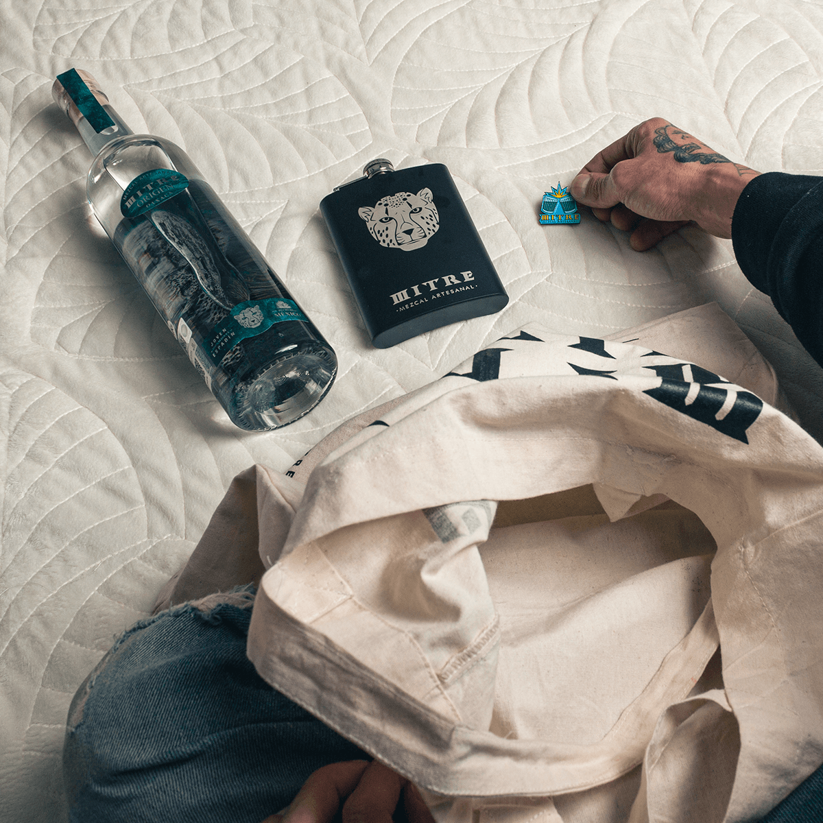 Kit Party Origen Mezcal Mitre en uso - experiencia completa de degustación con todos los accesorios premium incluidos
