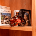Cargar la imagen en la vista de la galería, Mezcal Mitre Ancestral en exhibición con destilados premium de Oaxaca
